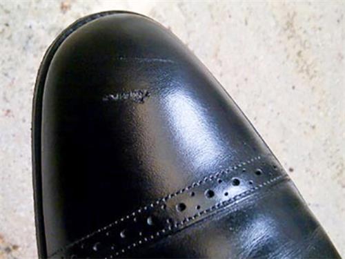 خراش افتادن کفش چرم