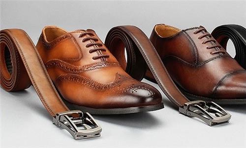 ست کردن کمربند و کفش مردانه