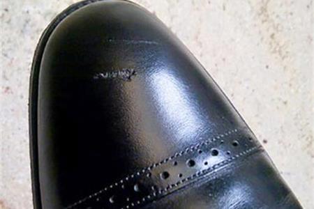 خراش افتادن کفش چرم